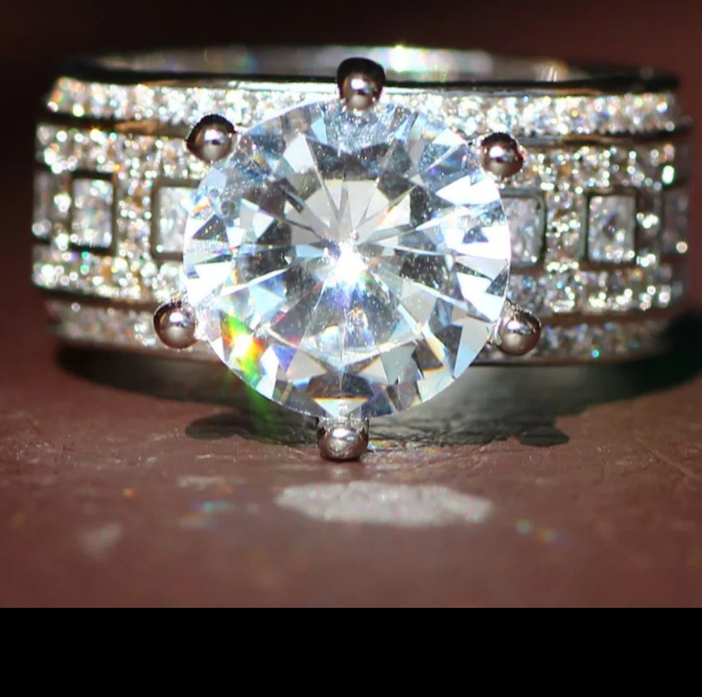 sterling silver ring with simulated diamond - Picture 2 of 9